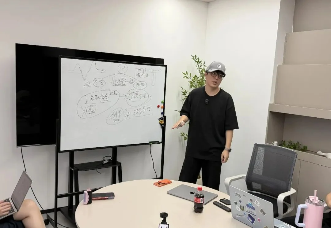 上周做了场内部分享，关于我做AI这三年来总结的内容创作方法论。
