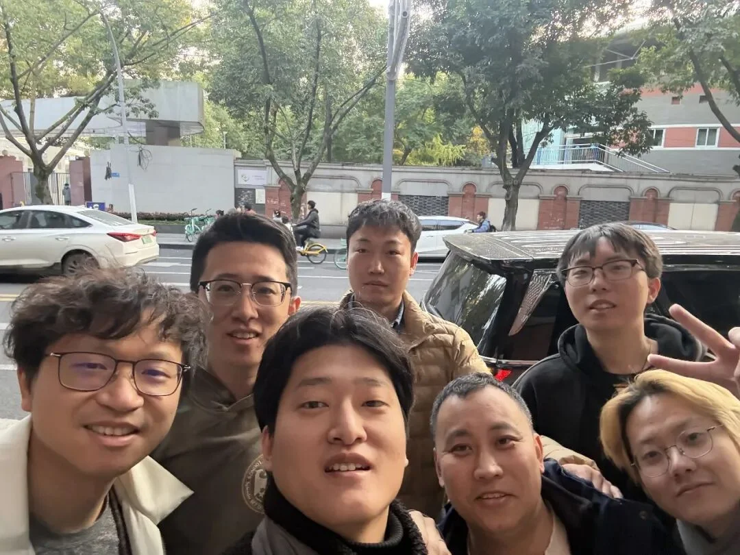 对话 Lucius 赵赫:AI 员工的本质,是一份有 SLA 的劳动合同